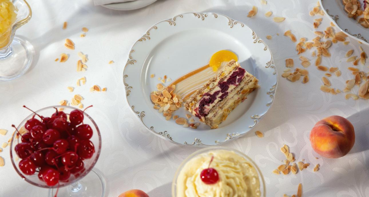 The 50th Sweet Jubilee of the Queen of Desserts Moskva Schnitt